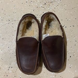 Brown ugg slippers
